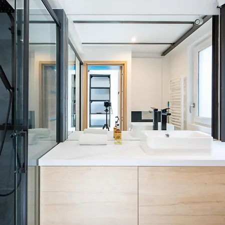 Apartment Le Chanceux Fabuleux Duplex En Design, Pour Loisir En Couple Ou Congres *